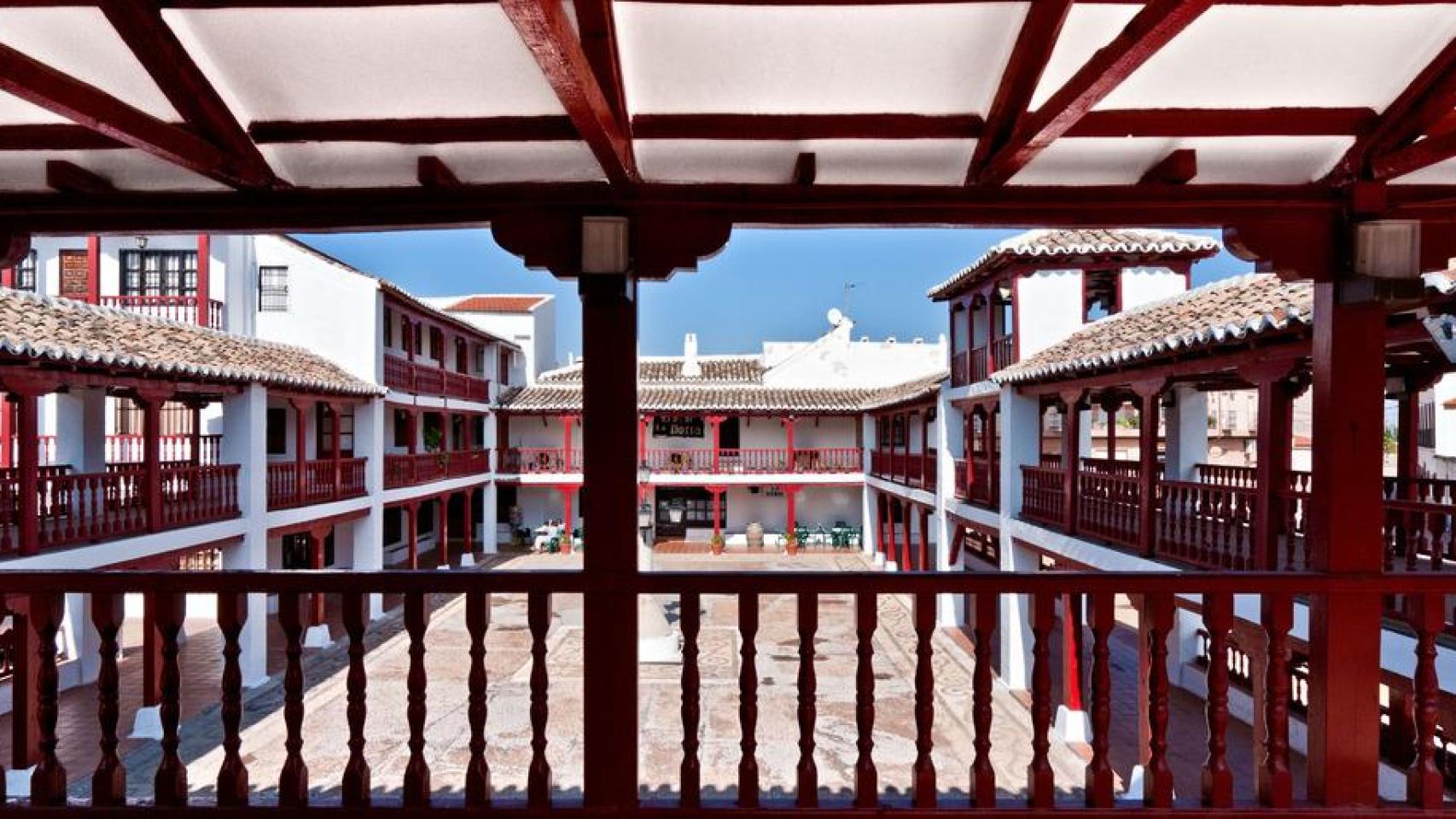 Plaza mayor de Puerto Lápice (Ciudad Real).