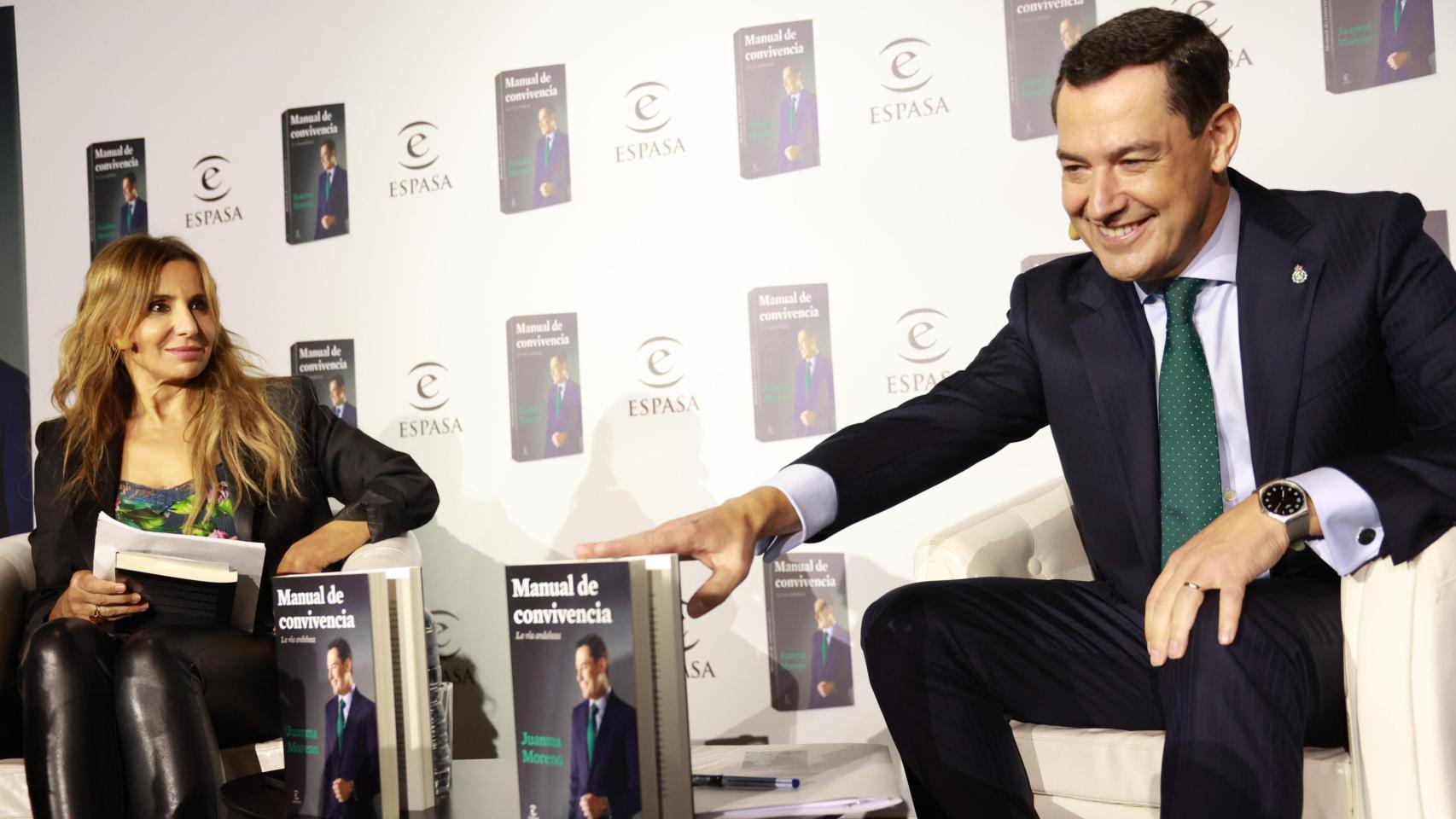 El presidente de la Junta de Andalucía, Juanma Moreno, durante la presentación de su libro de memorias.