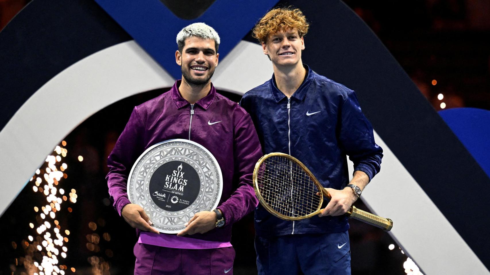 Carlos Alcaraz y Jannik Sinner, tras la final de la Six Kings Slam