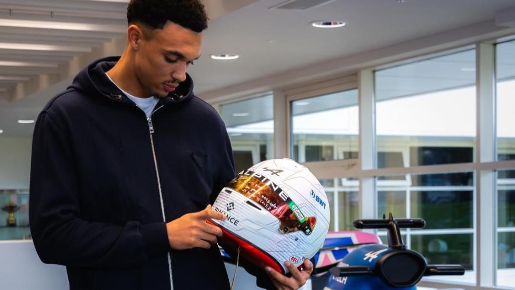 Trent Alexander-Arnold, en las oficinas de Alpine F1