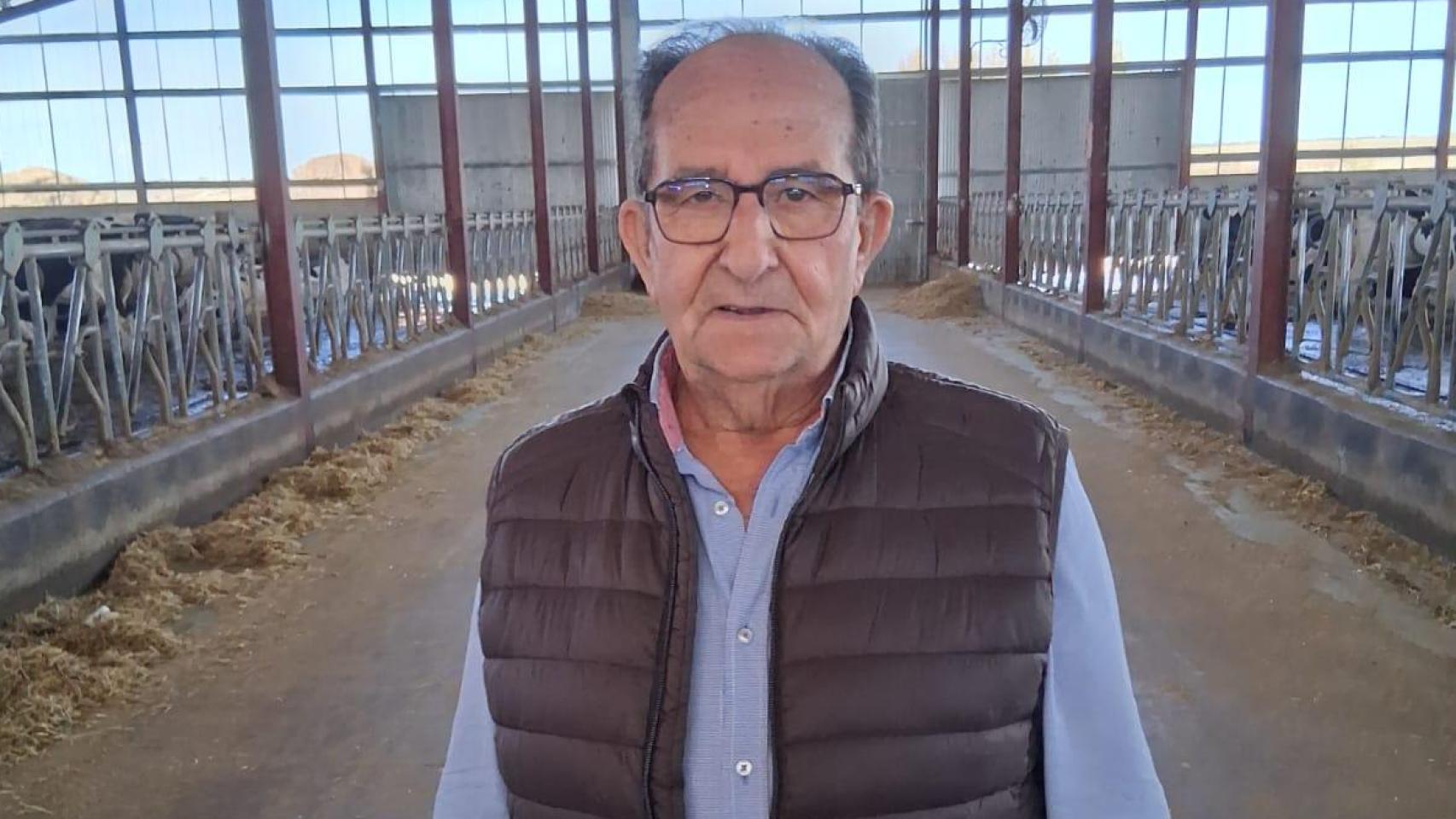 Ireneo Cuesta en su ganadería