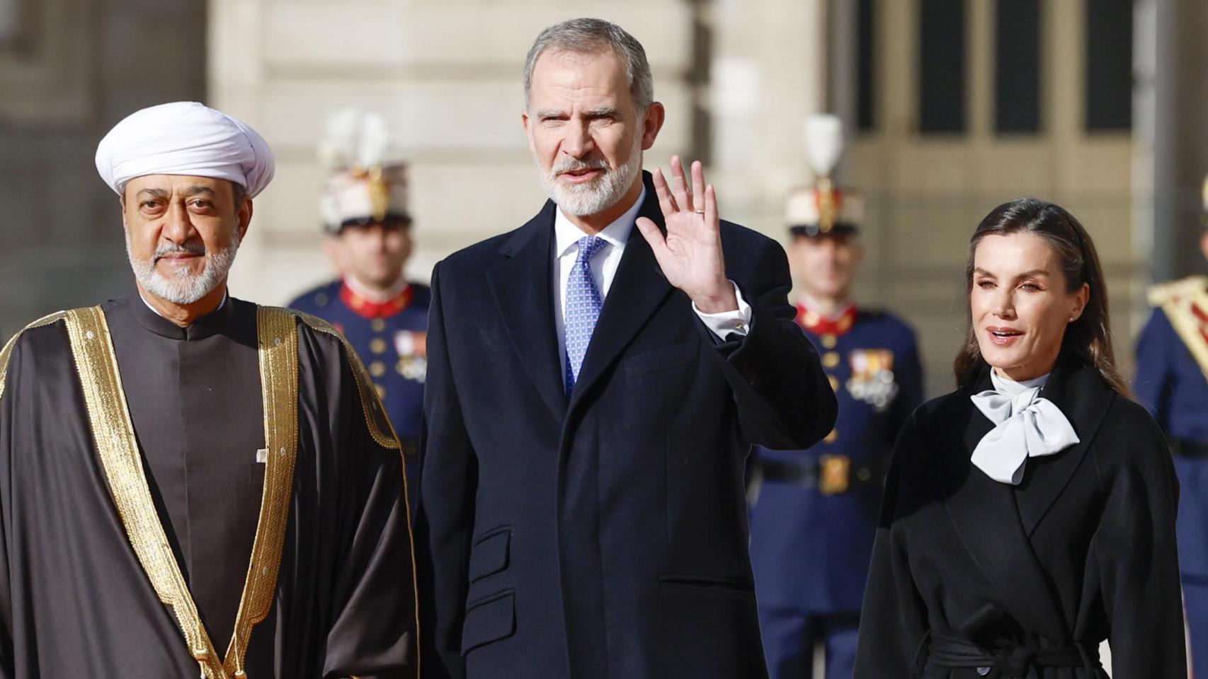 Los Reyes, junto al sultán de Omán.