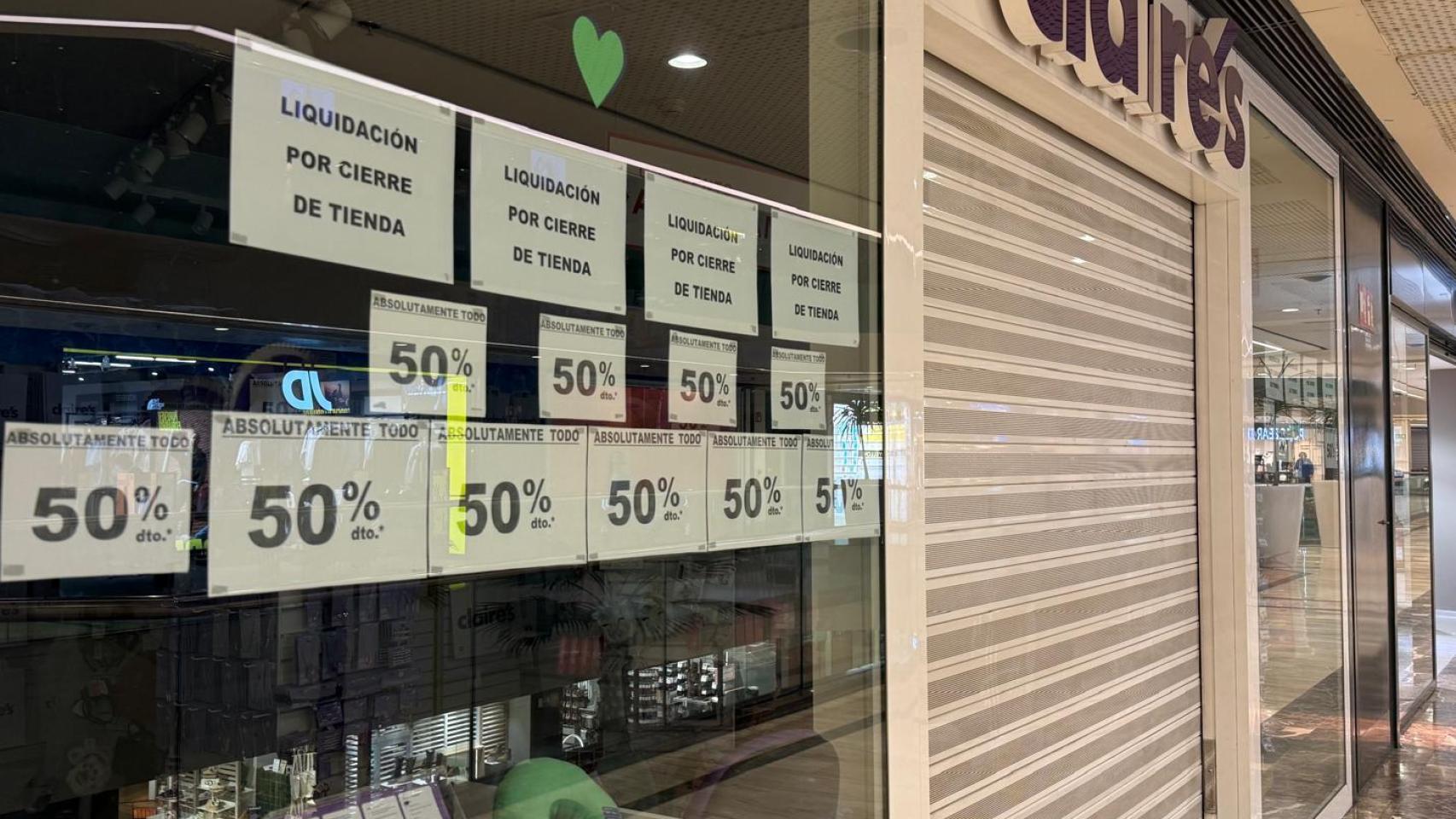 Liquidación en Claire's.