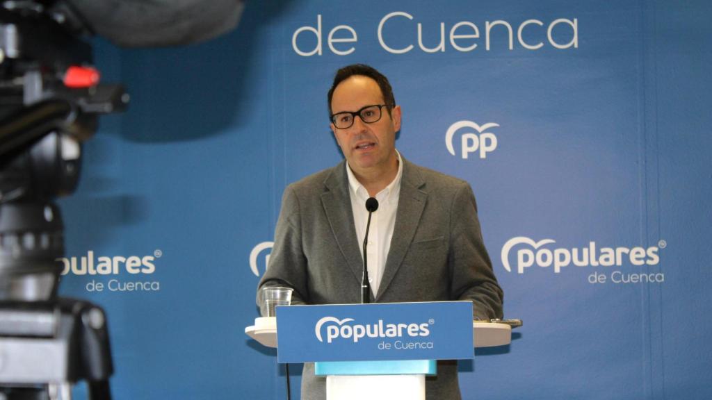 Martín-Buro en rueda de prensa en la sede del PP en Cuenca.