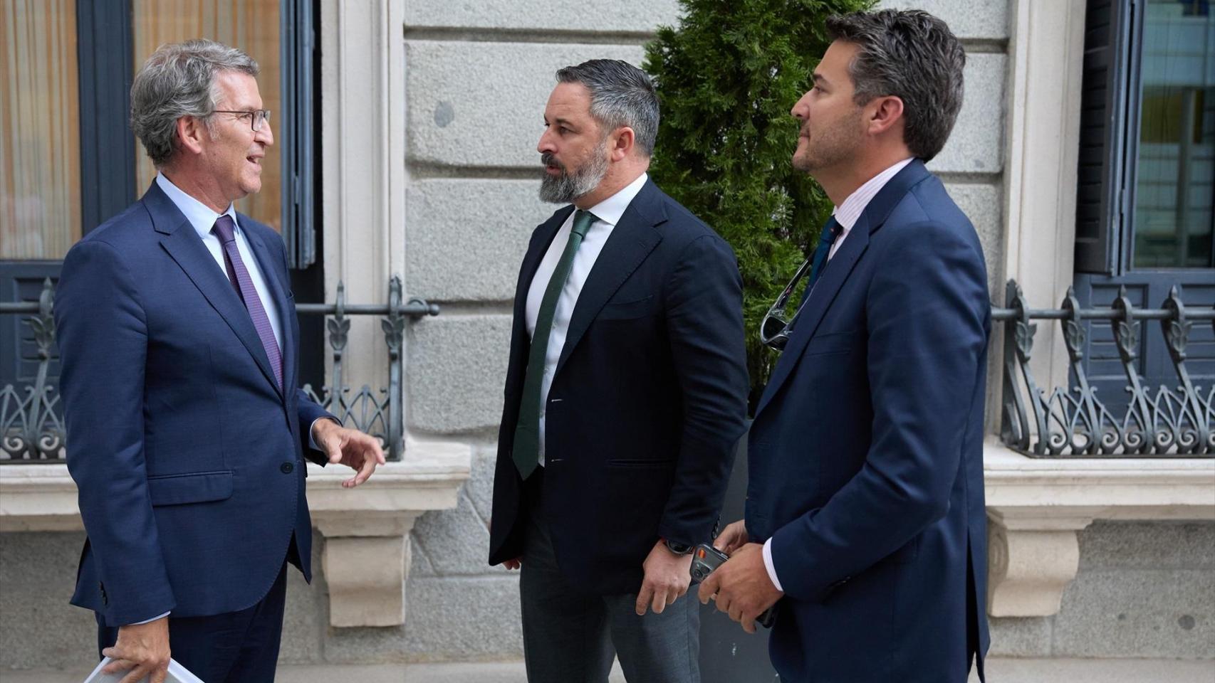 Feijóo llama a Abascal e inicia contactos para pactar un relevo de Mazón que garantice la estabilidad en Valencia