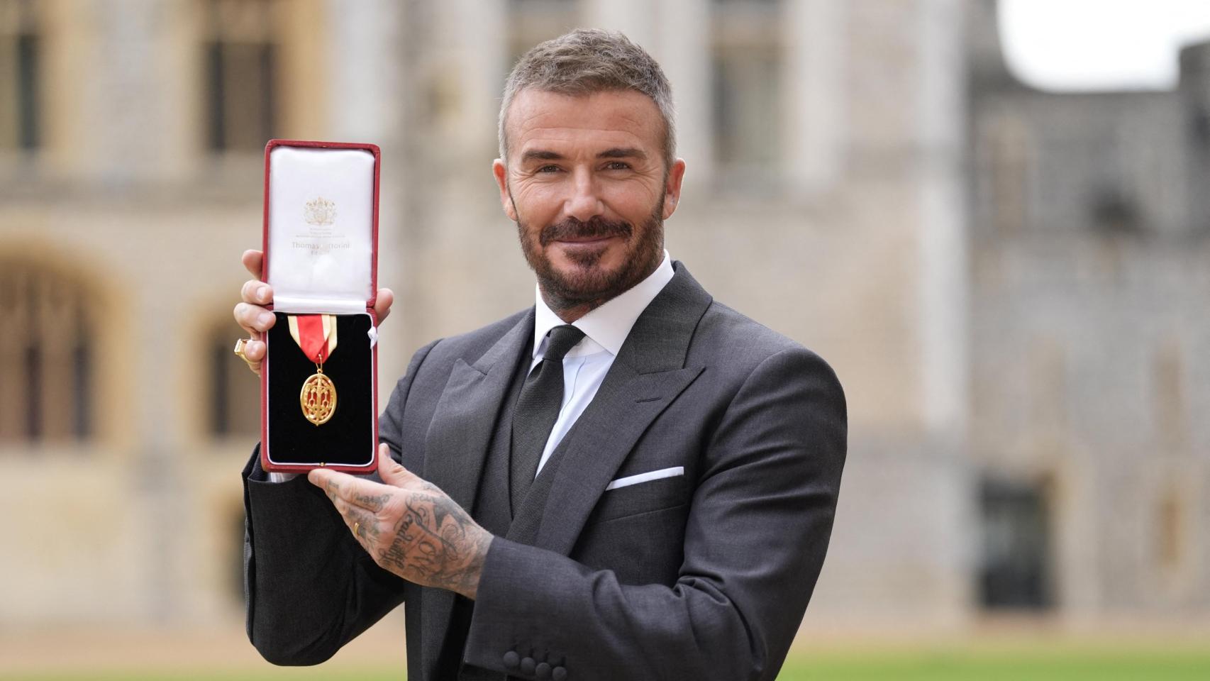 Sir David Beckham tras ser nombrado caballero por el rey Carlos