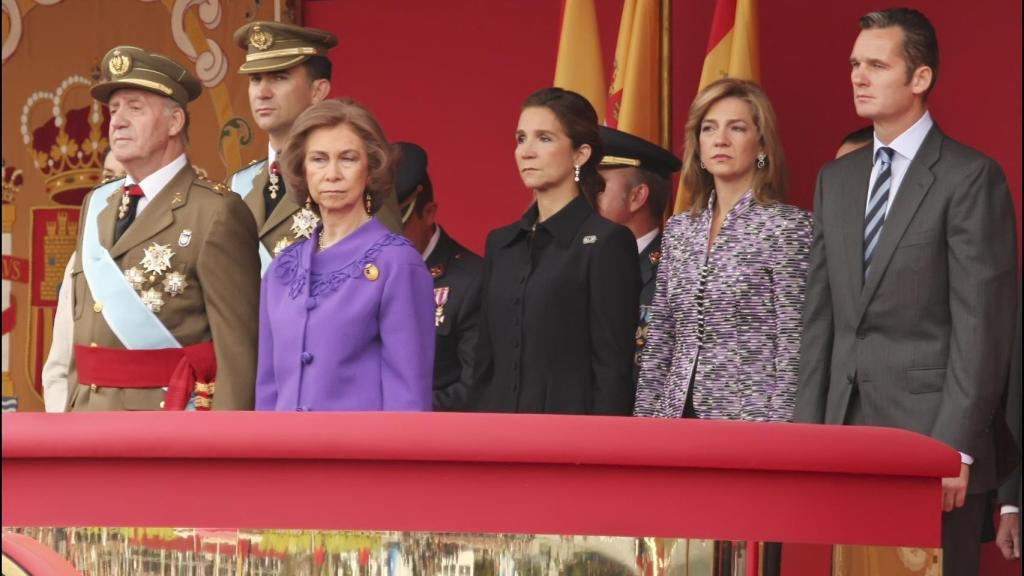 Los reyes eméritos Juan Carlos y Sofía, junto a sus tres hijos en octubre de 2008.