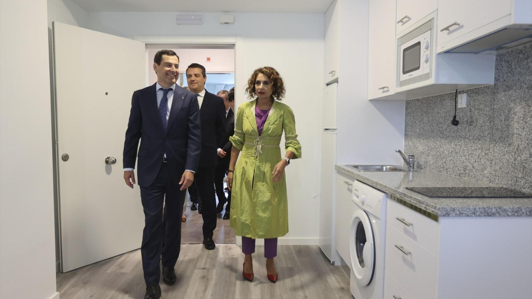 Juanma Moreno y María Jesús Montero.