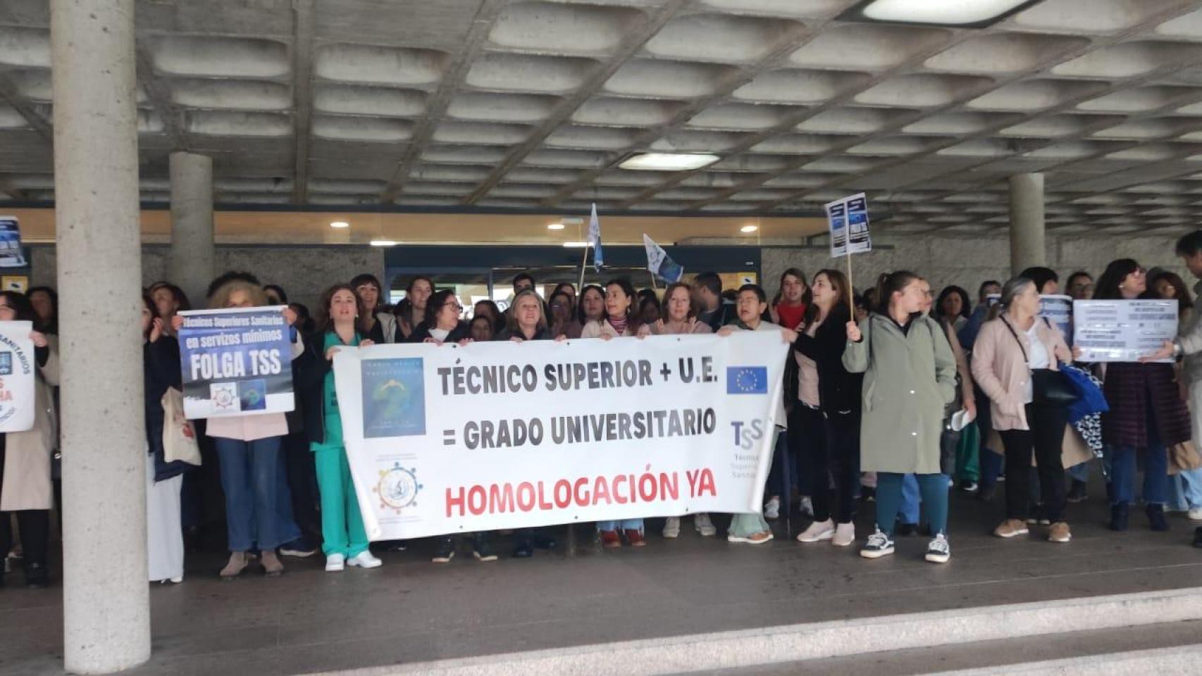 Huelga técnicos sanitarios en Santiago