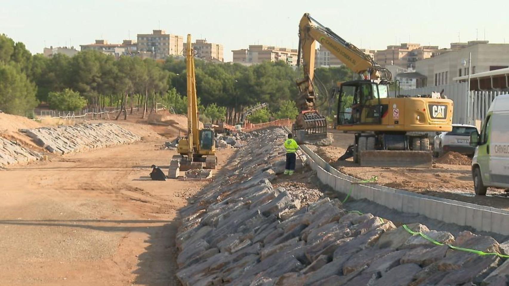 El canal perimetral de Zaragoza, durante las obras.