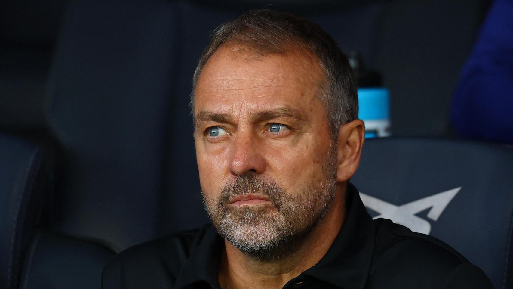 Hansi Flick, en el banquillo del Barça durante el partido de Liga ante el Girona.