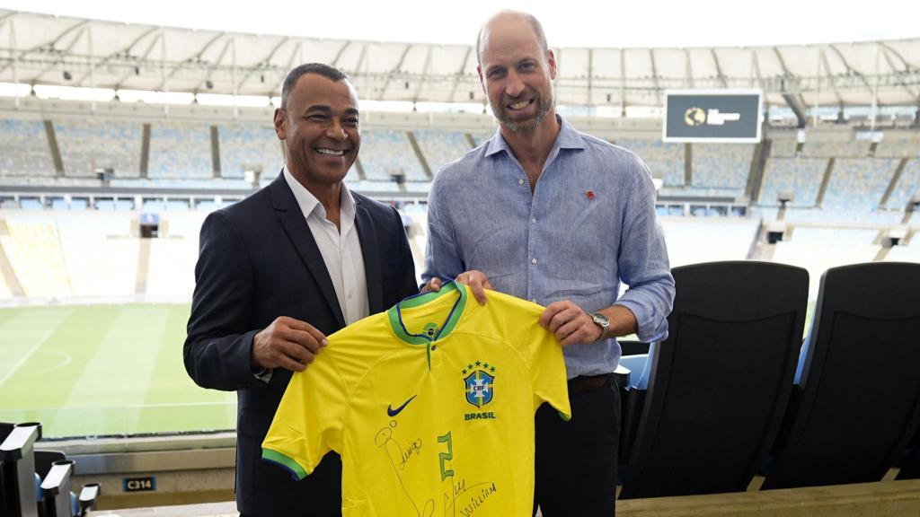 Cafú con el Príncipe William en el estadio Maracaná.