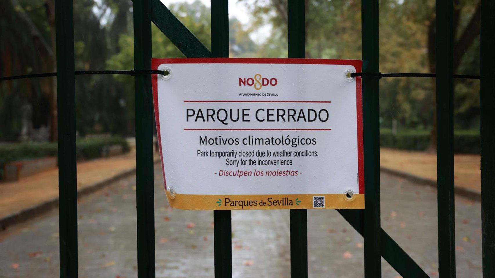 Imagen del cierre de un parque de Sevilla.