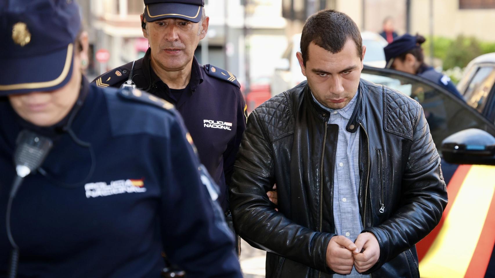 El condenado por matar a su madre el día de Nochebuena de 2022 en León, Alan Rubén T.S, durante el juicio en la Audiencia Provincial