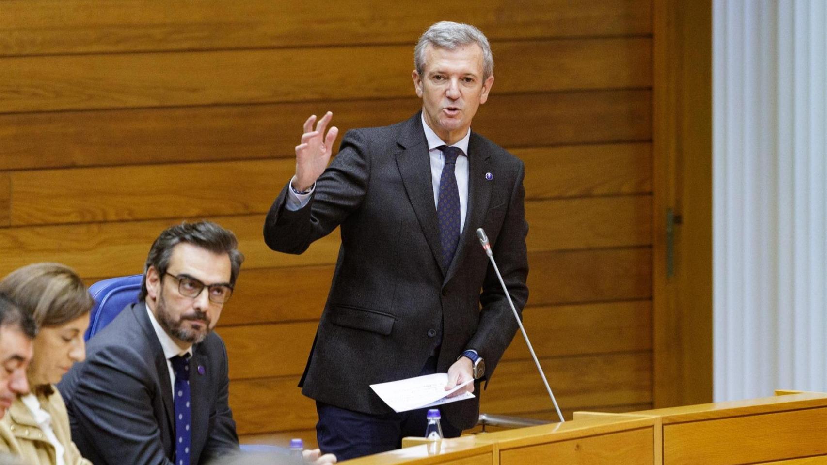 El presidente de la Xunta, Alfonso Rueda, durante la sesión de control.