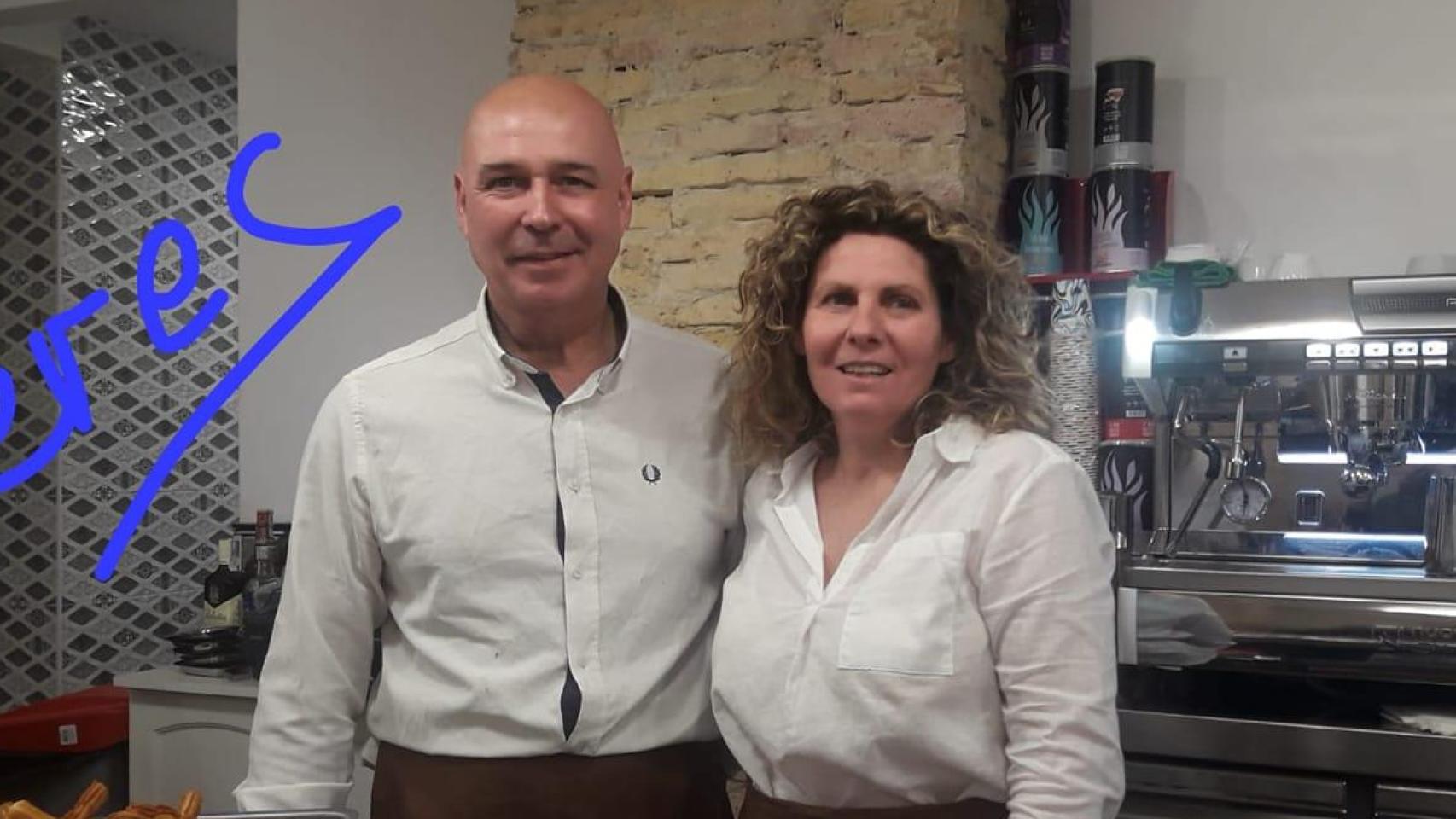 Luis y Sonia hace unos años en su cafetería.