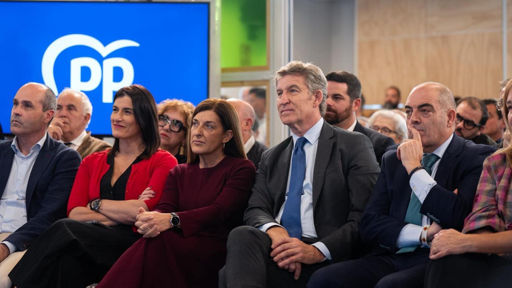 Feijóo promete mejorar los permisos de paternidad a autónomos y permitir que trabajen tras la jubilación