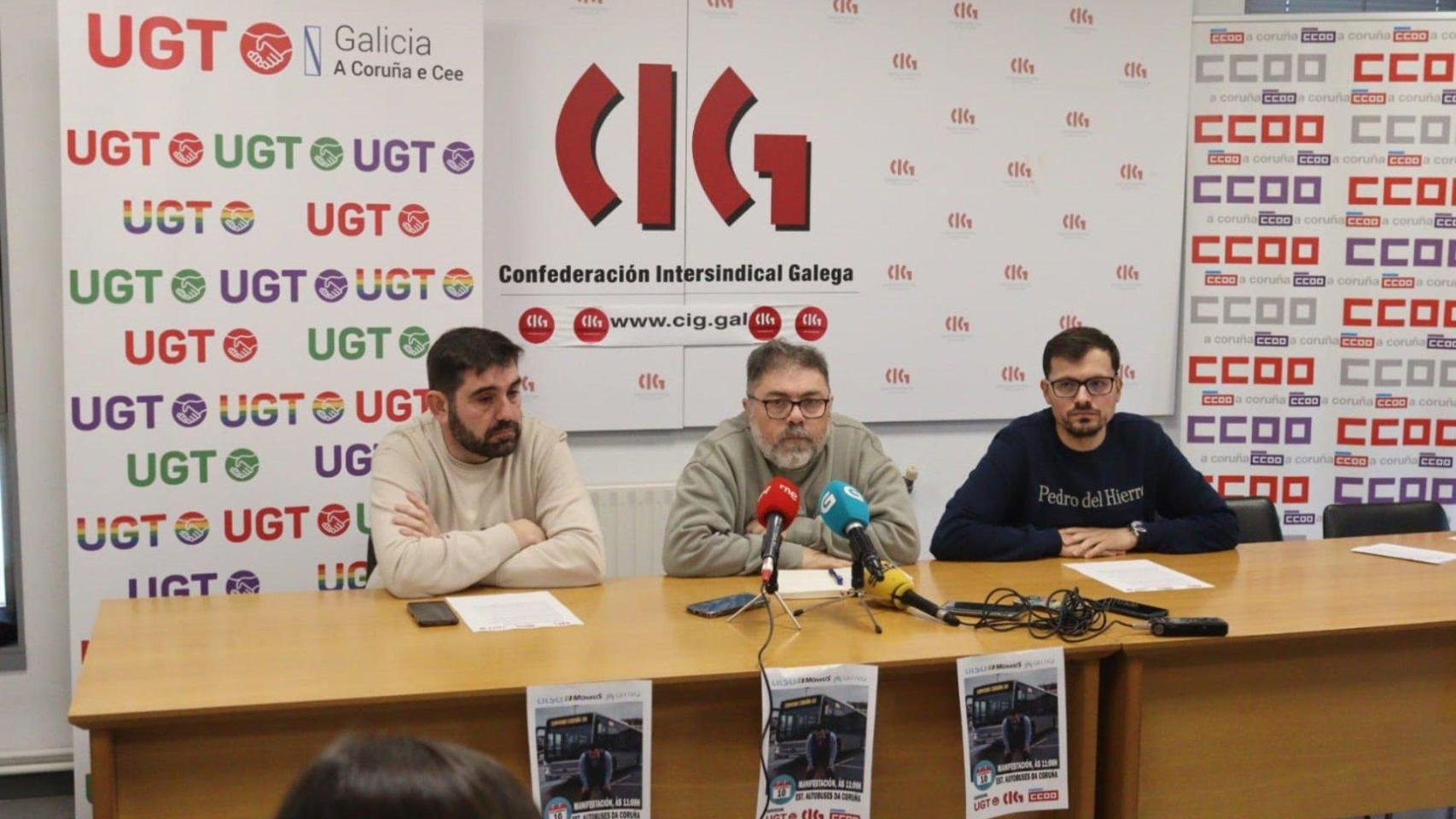 Rueda de prensa de sindicatos para informar de la convocatoria de protestas en el sector del transporte de viajeros en A Coruña