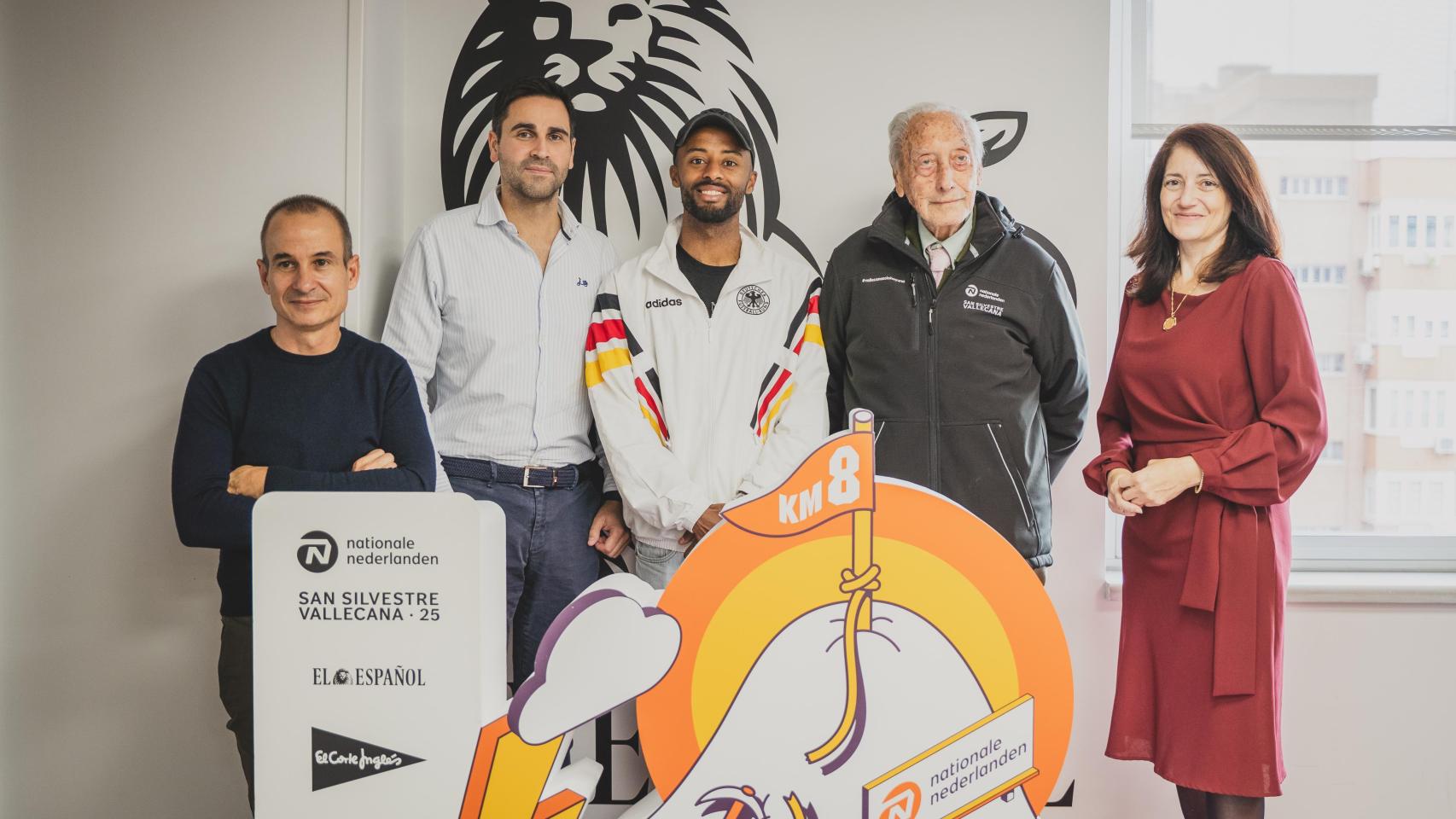 Nacho García, director de marketing de Lastlap; Juan Perteguer, director de Comunicación y Marca, Experiencia de Cliente y Marketing de Nationale-Nederlanden; Tariku Novales, recordman español de maratón; Antonio Sabugueiro, fundador de la San Silvestre Vallecana; y Mamen Vázquez, directora general de EL ESPAÑOL