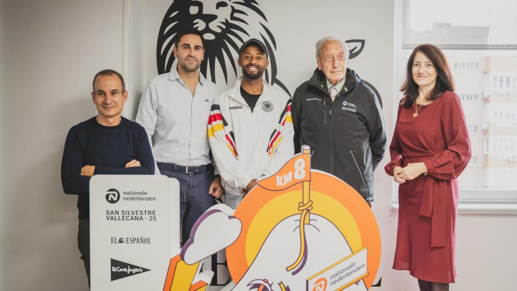Nacho García, director de marketing de Lastlap; Juan Perteguer, director de comunicación y marca, experiencia de cliente y marketing de Nationale-Nederlanden; Tariku Novales, plusmarquista español de maratón; Antonio Sabugueiro, fundador de San Silvestre Vallecana; y Mamen Vázquez, directora general de EL ESPAÑOL