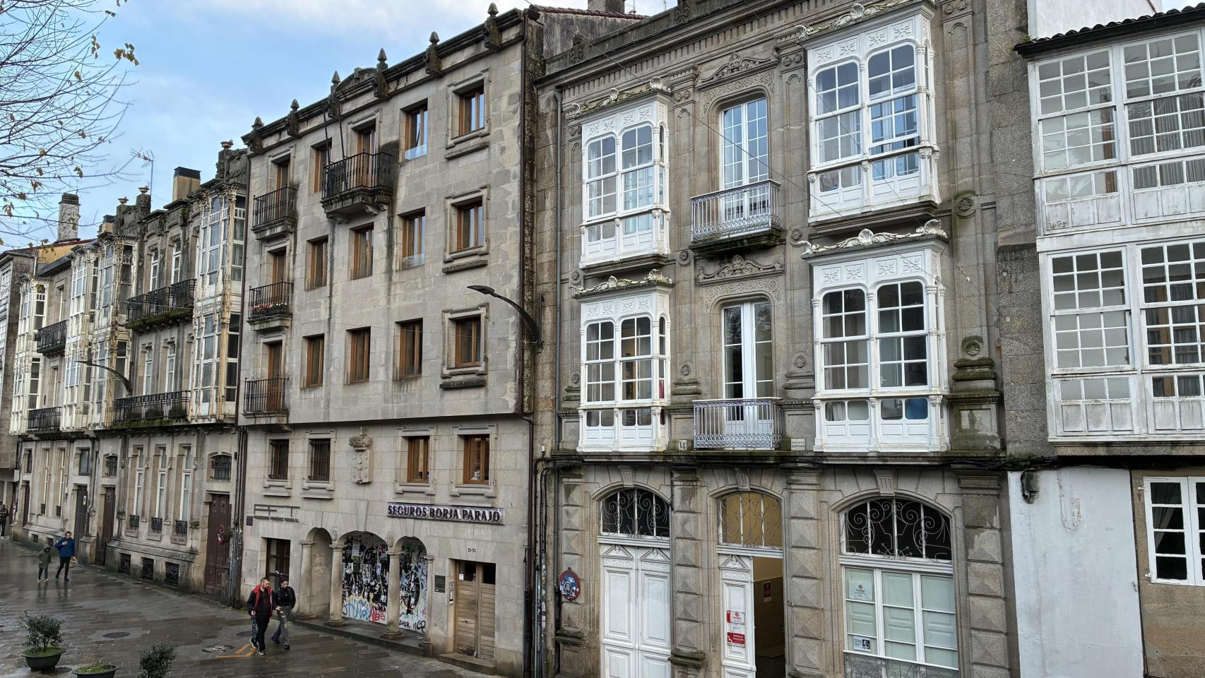 Un incendio en un piso de Santiago moviliza a los servicios de emergencia