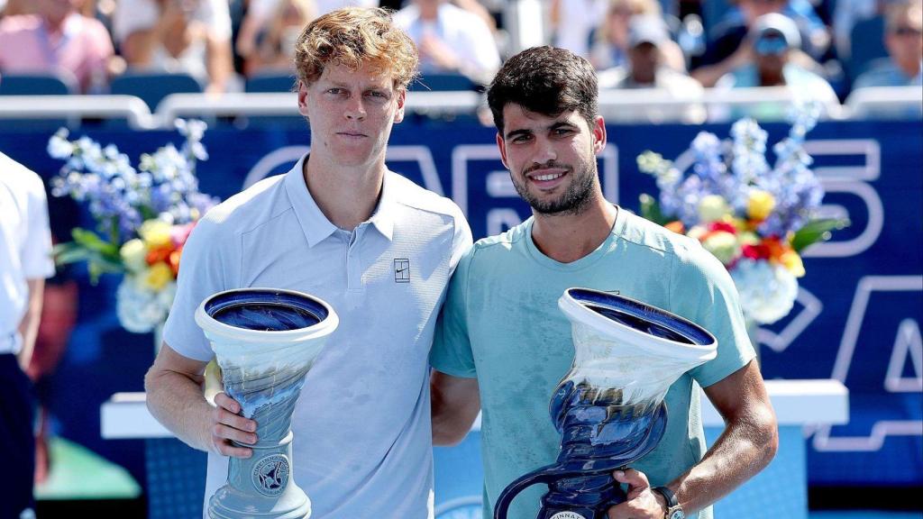 Sinner y Alcaraz posan juntos tras una final.