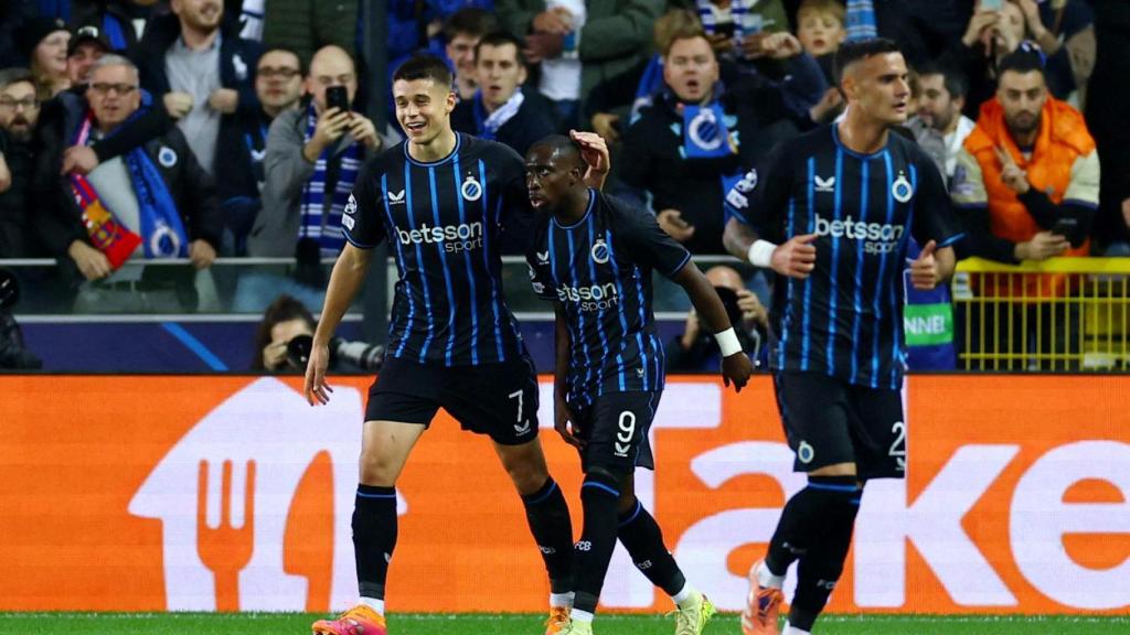 Los jugadores del Brujas celebran el gol contra el Barça.