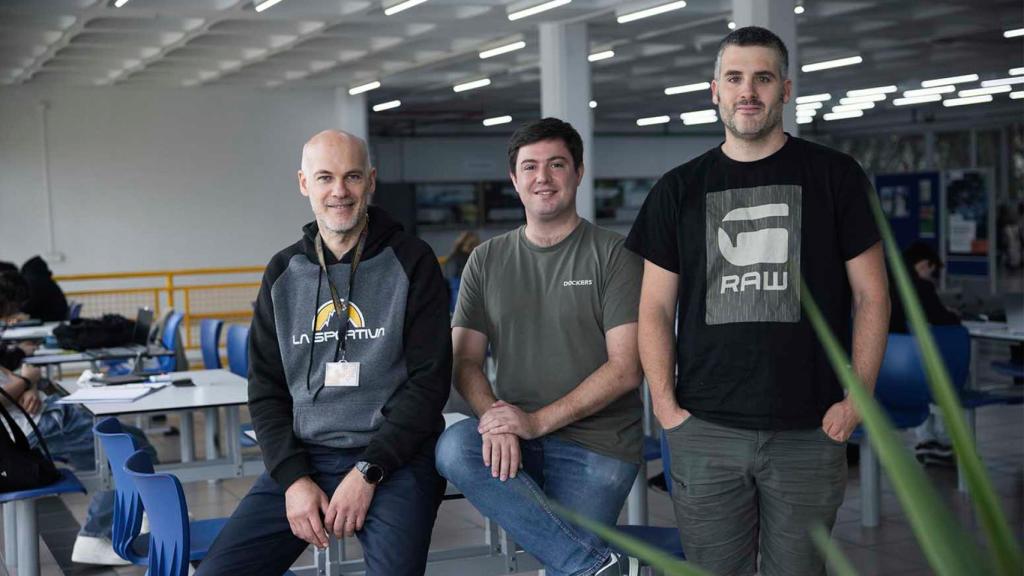 De izq. a dcha., Gabriel A. López, Iñigo González de Arrieta y Telmo Echániz