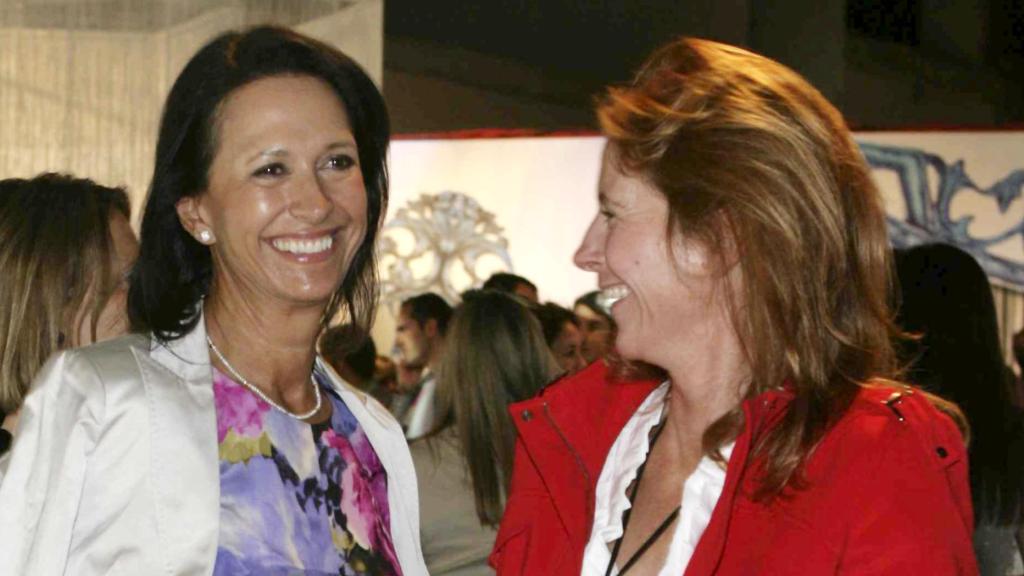 Marta Gayá con una amiga en una imagen de archivo.