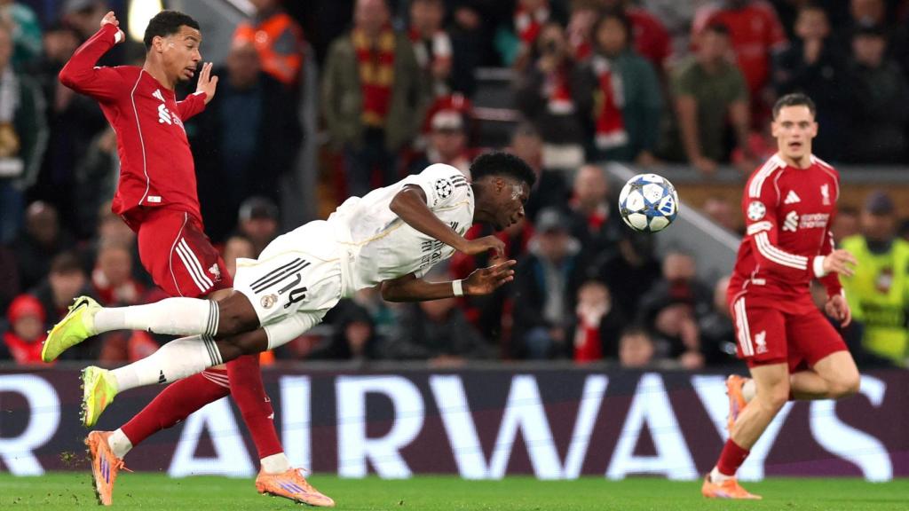 An action by Tchouaméni during the match against Liverpool
