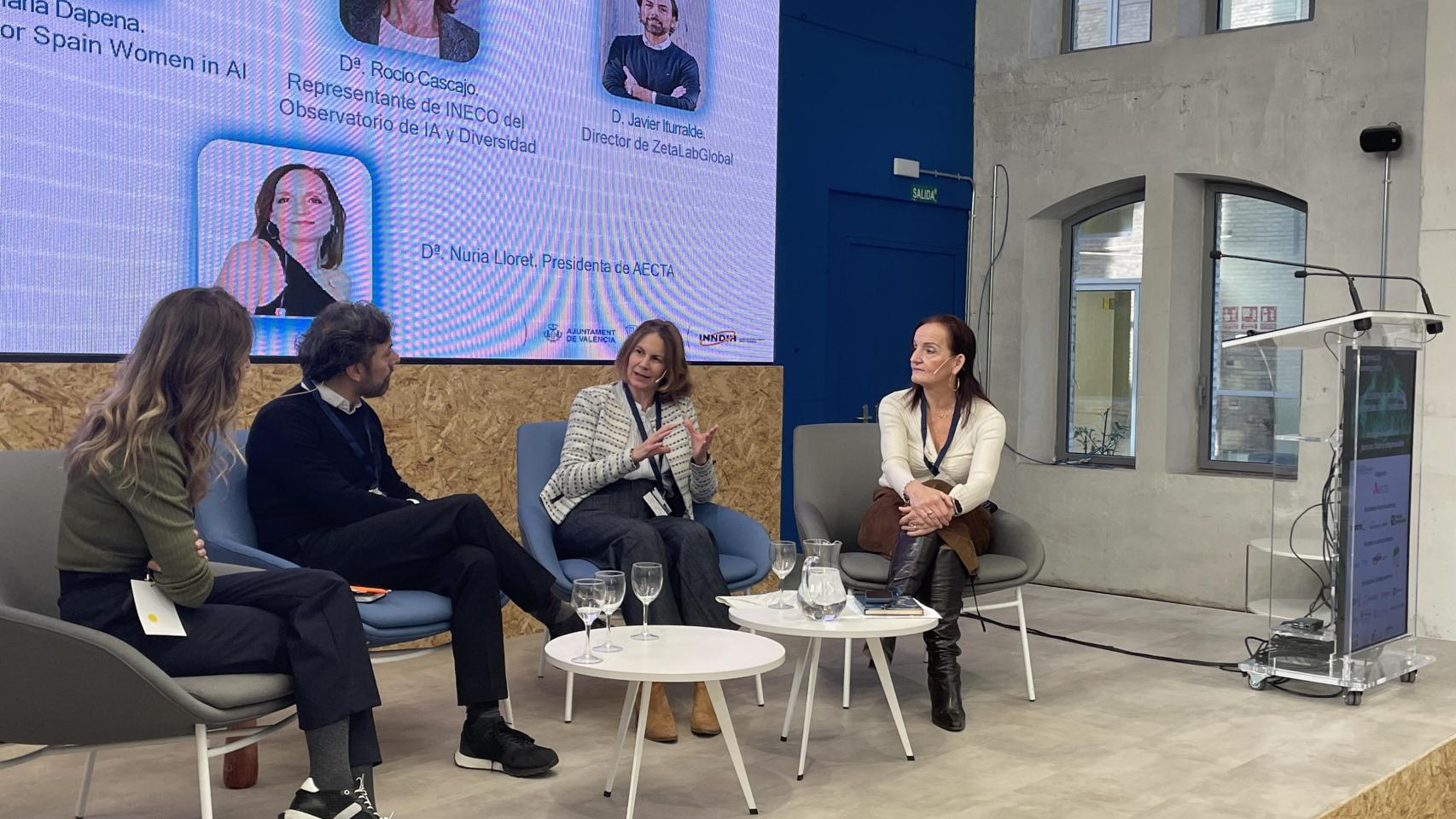 Mesa de debate 'La IA y la ética' en el Congreso de Tecnologías Emergentes de 2024.