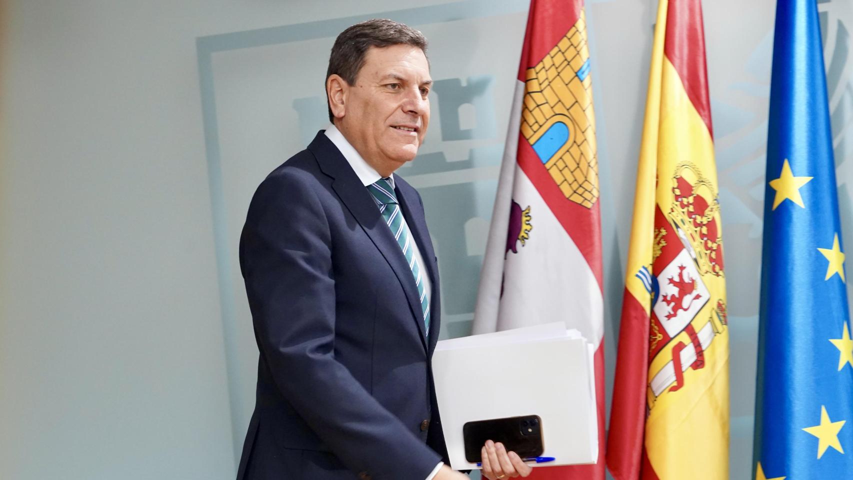 El portavoz y consejero de Economía y Hacienda de la Junta de Castilla y León, Carlos Fernández Carriedo, durante la rueda de prensa posterior al Consejo de Gobierno de este jueves