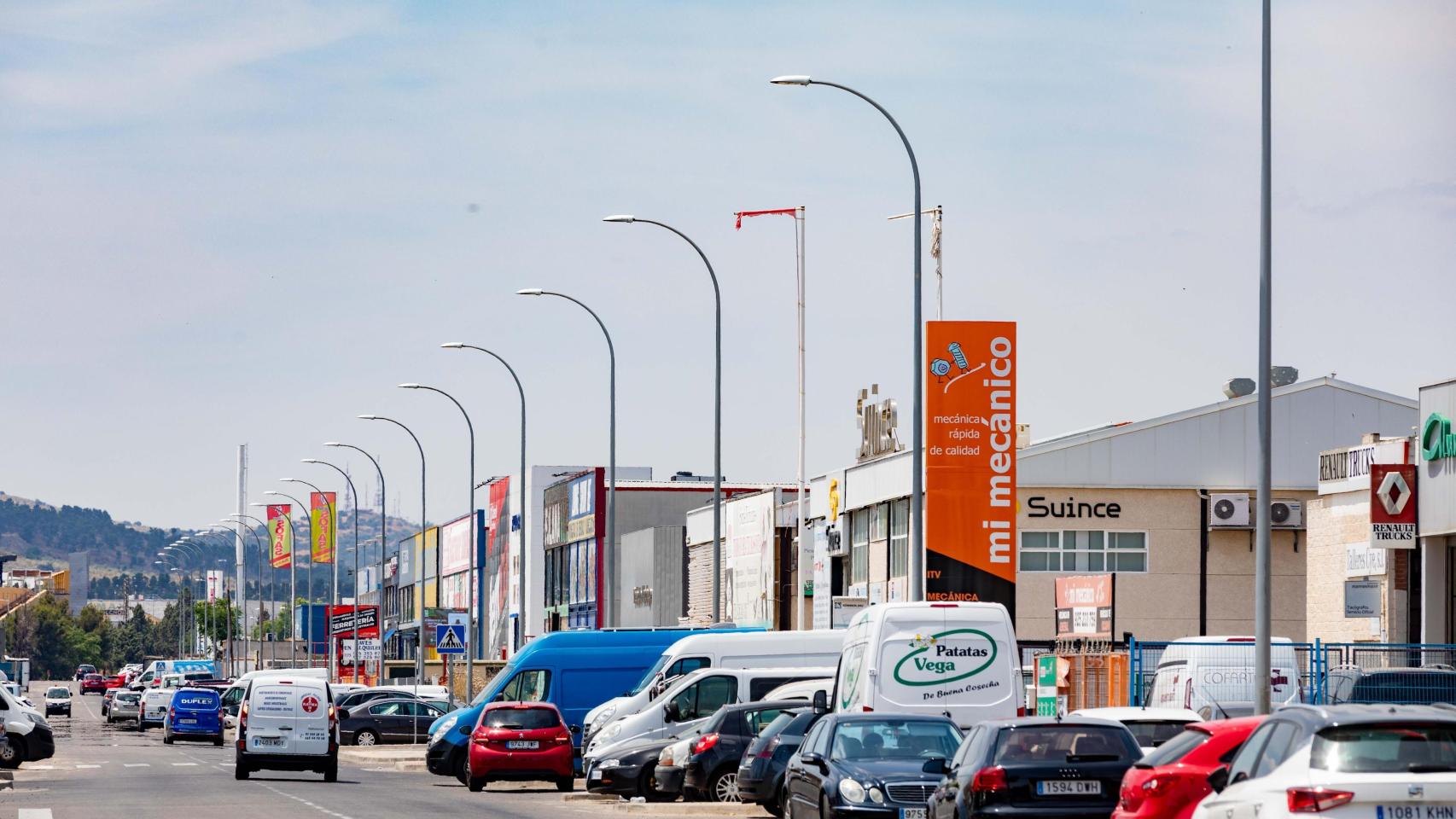 Panorámica de la calle Río Jarama, la vía principal de la zona industrial del Polígono de Toledo.