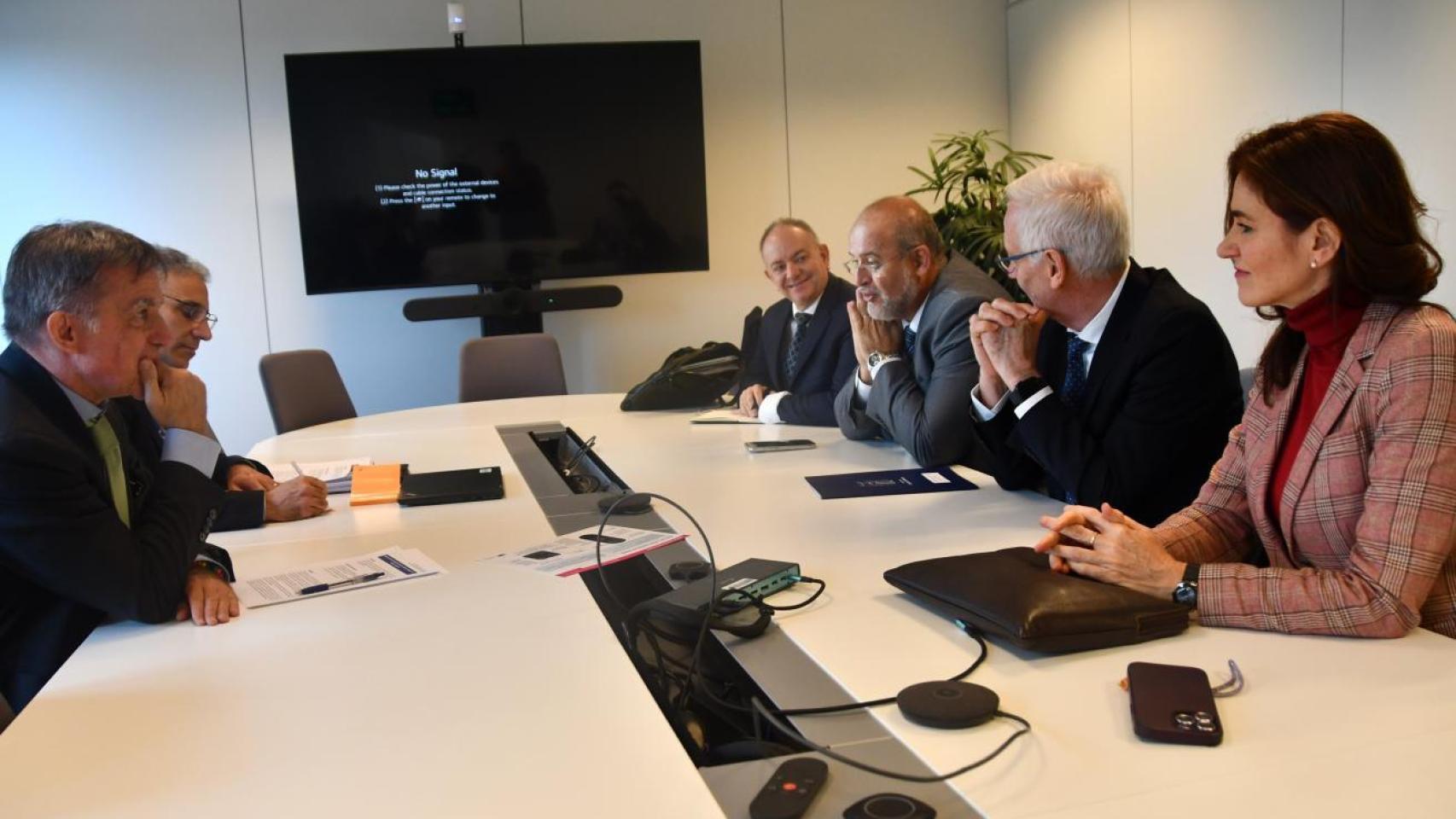 El vicepresidente primero del Gobierno Regional se reúne con el director de crecimiento inteligente y sostenible.