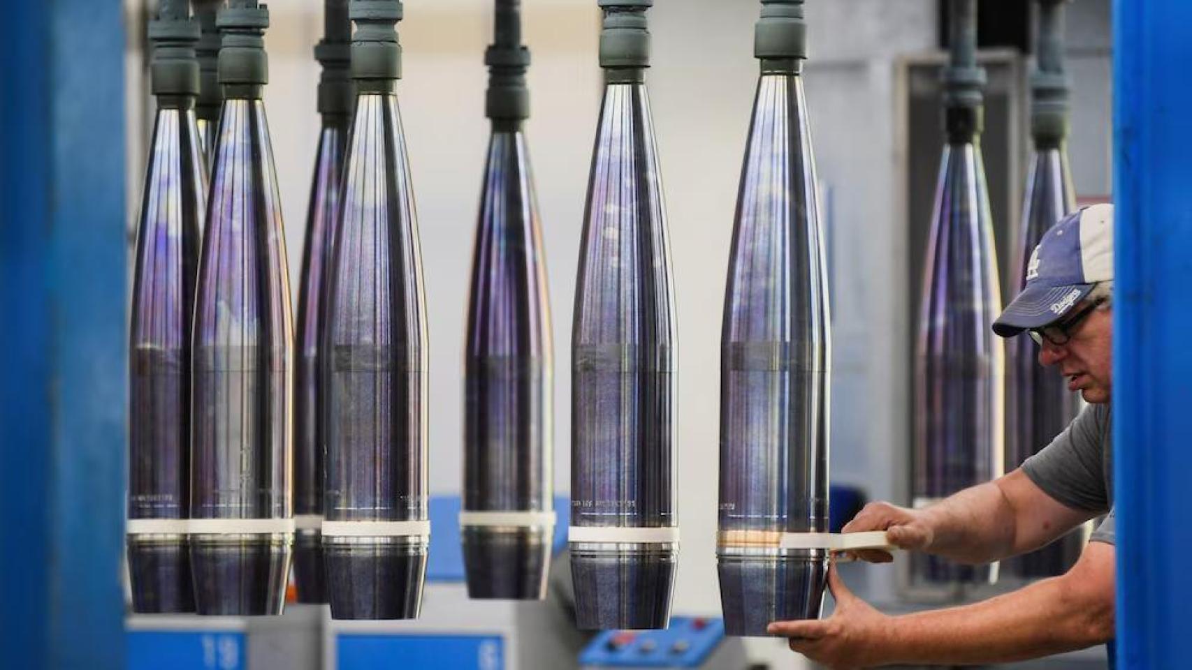 Línea de producción de proyectiles de 155 mm en una planta de Rheinmetall