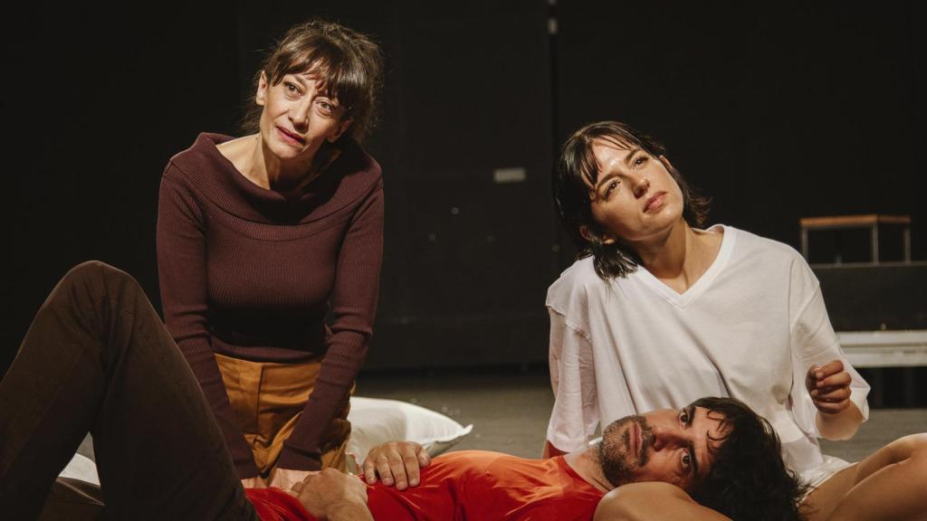 Natalia Hernández, Marina Salas y Francisco Carril en 'El entusiasmo'. Foto: Geraldine Leloutre