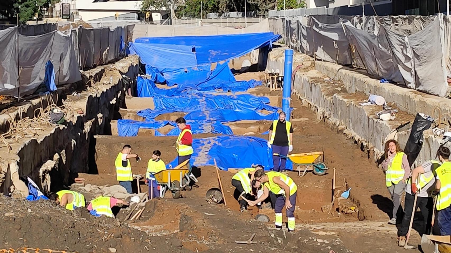 Trabajos arqueológicos en el tramo del Metro de Málaga en la calle Hilera.