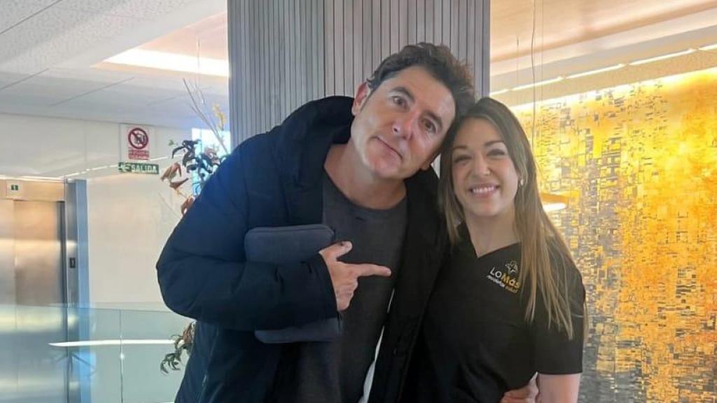 Manel Fuentesjunto a la doctora Celestino en Valladolid