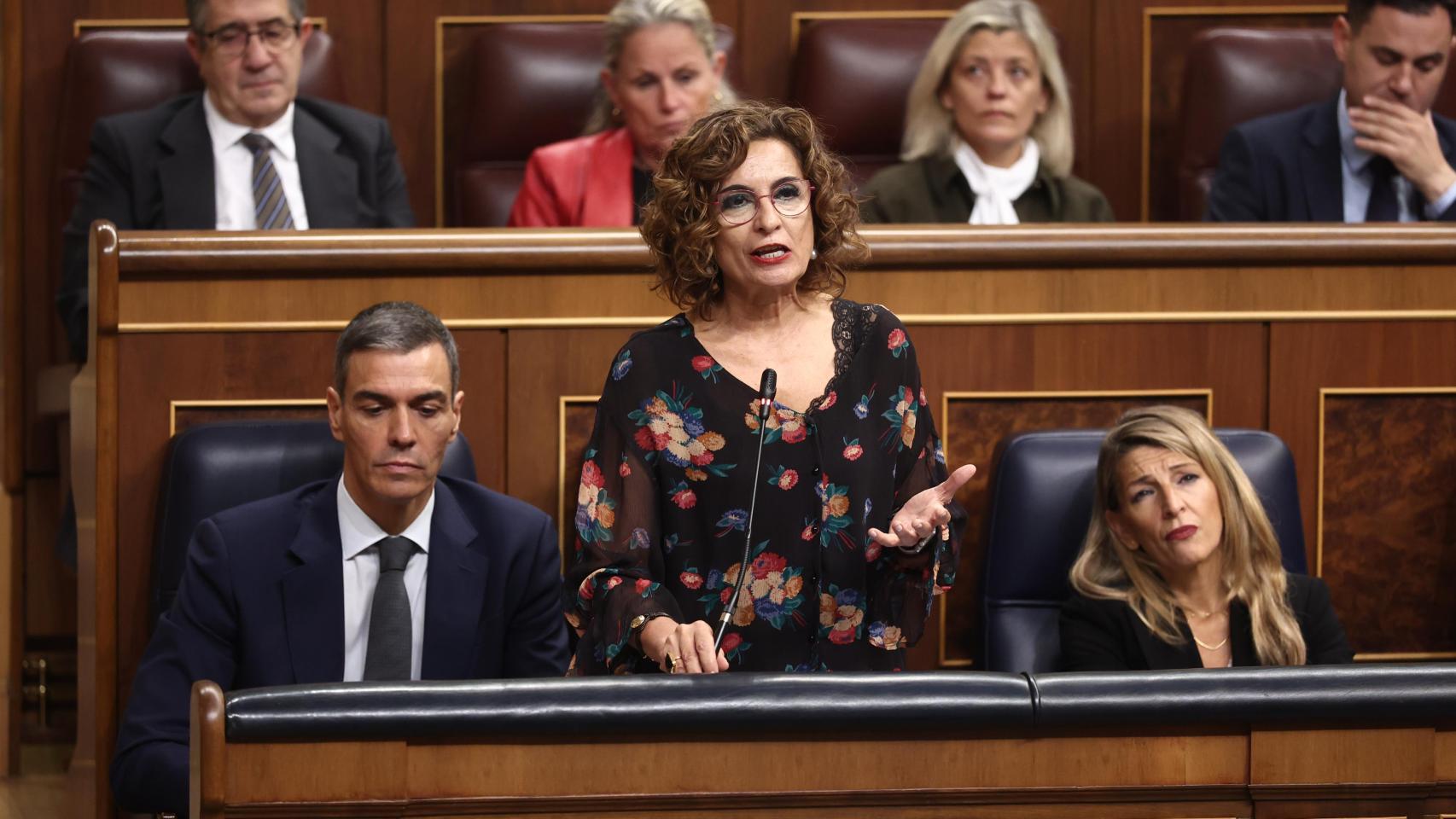 La vicepresidenta primera y ministra de Hacienda, María Jesús Montero,, durante una sesión de control, en el Congreso de los Diputados.