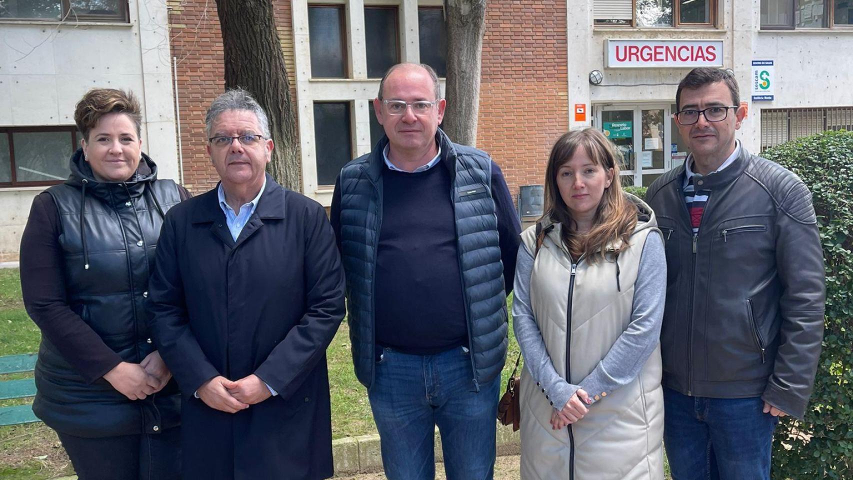 Representantes del PP encabezados por el diputado regional, Juan Antonio Moreno.