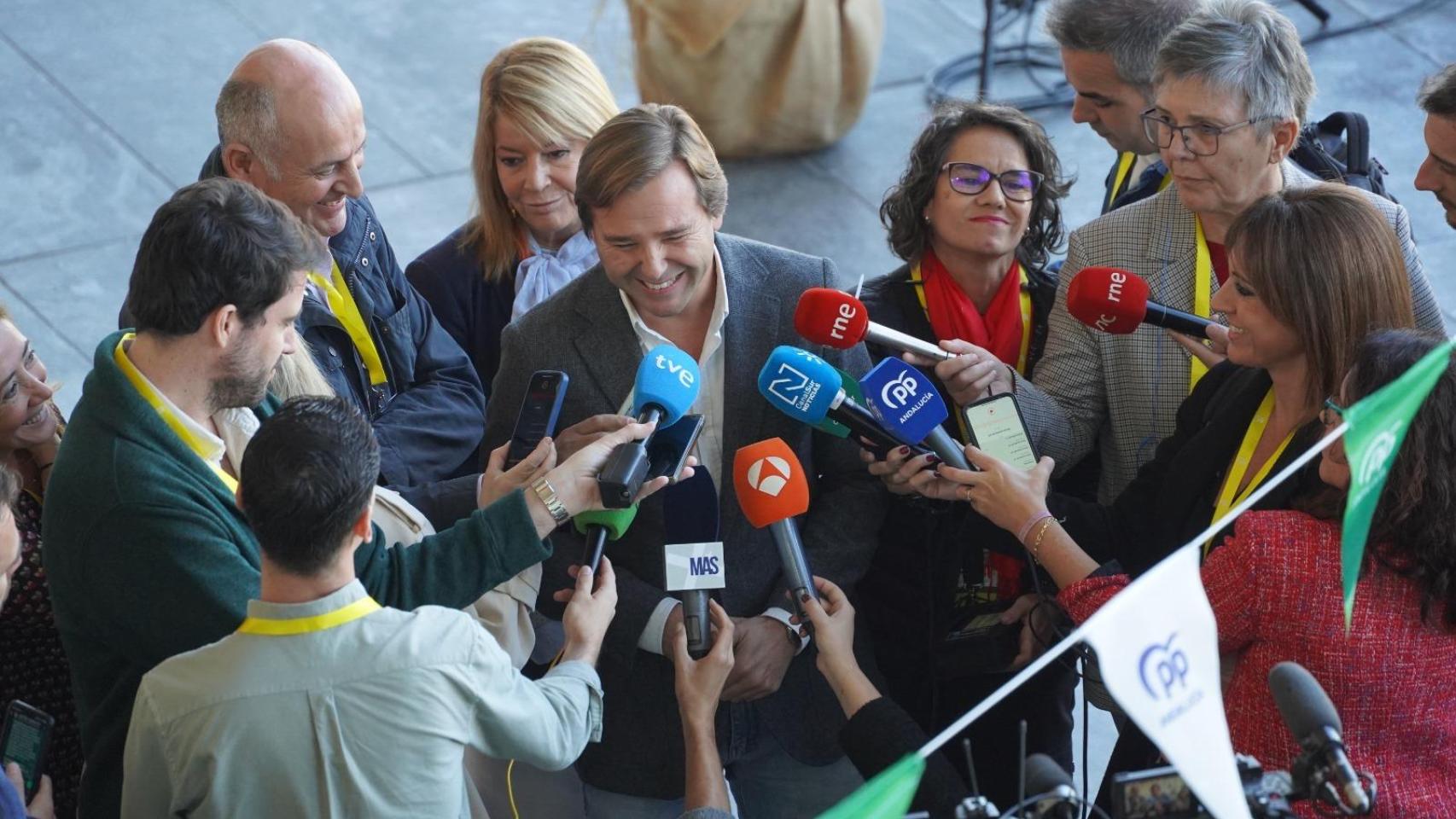 Miranda y Repullo, antes del inicio del Congreso del PP en Sevilla.