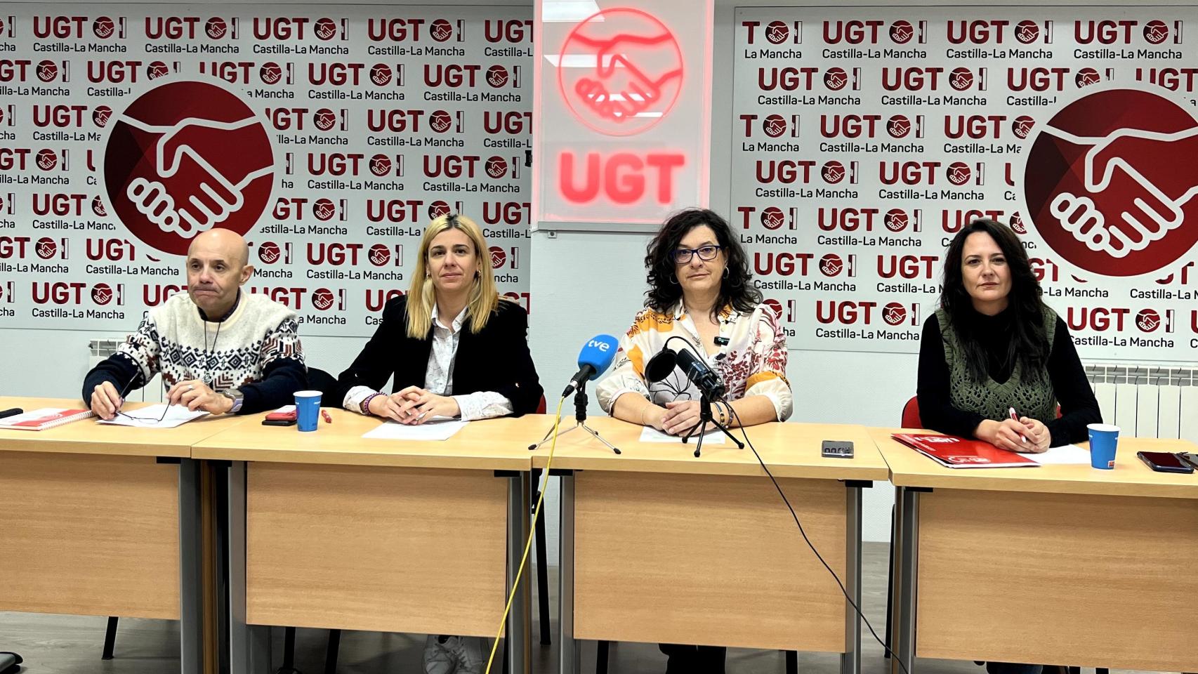 Paco Sánchez, Irene Ortega, Lola Alcónez y Estrella Fernández, de izquierda a derecha.