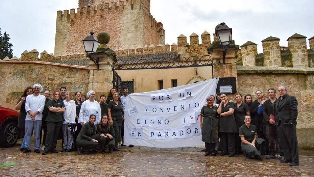 Concentración de trabajadores de Paradores ante la falta de avances de sus reclamaciones