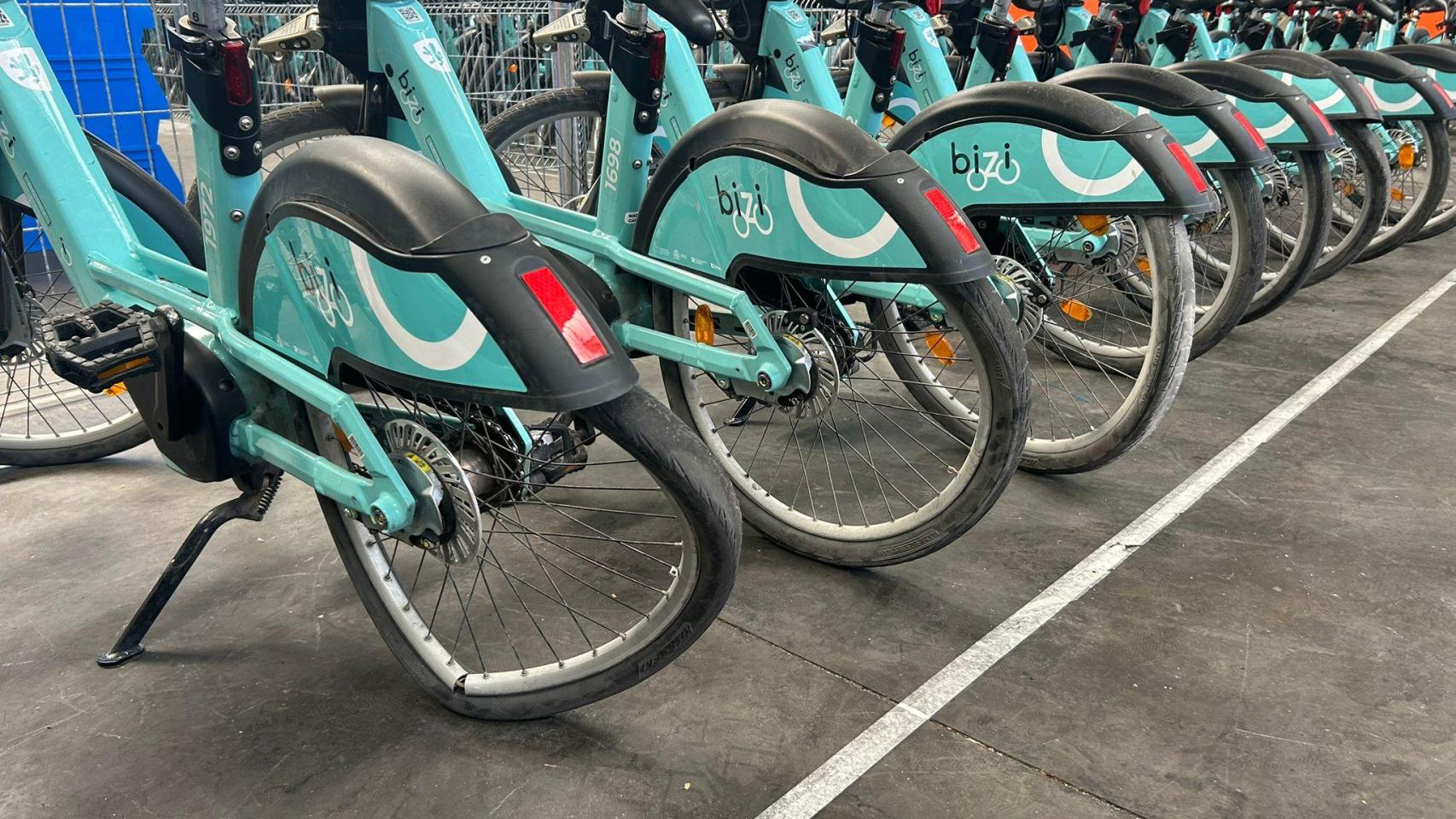 Algunas bicicletas en el taller de Serveo, en Zaragoza.