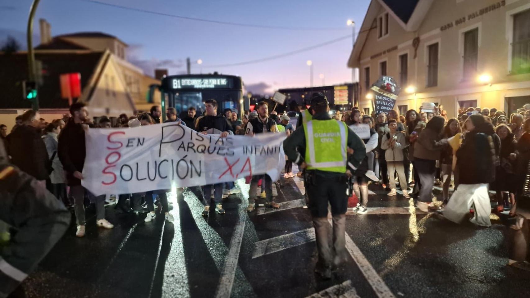 Protesta multitudinaria en Cambre
