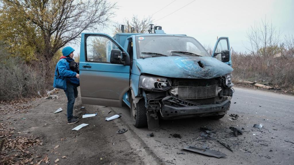 The vehicle after the impact of the drone.