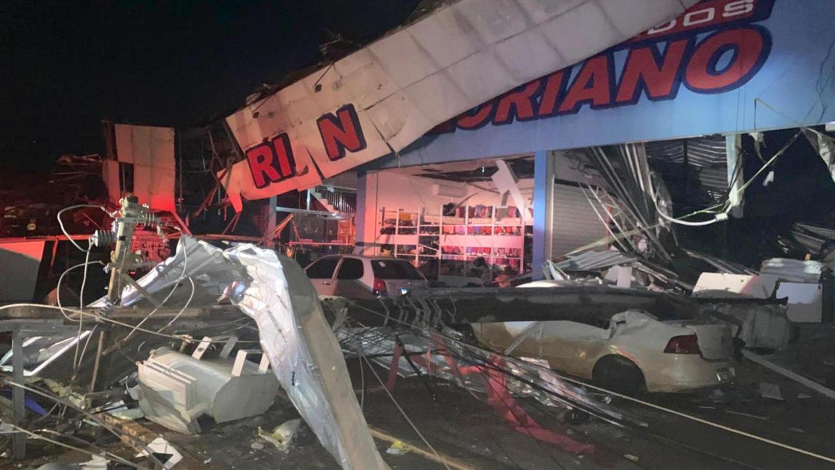 Fotografía de la destrucción causada por un tornado este sábado en la ciudad de Rio Bonito do Iguaçu, estado de Paraná (Brasil).