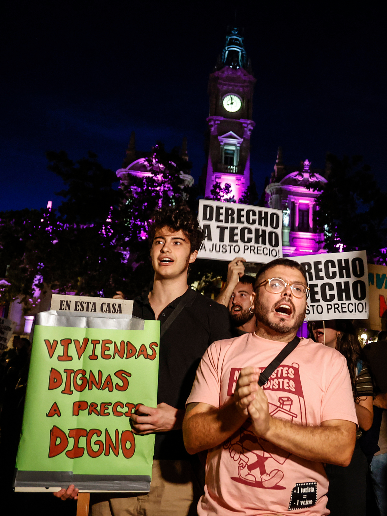 Vecinos se manifiestan por la situación de la vivienda en España