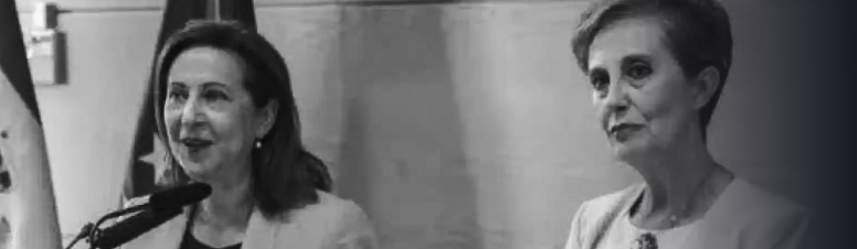 Paz Esteban, directora del CNI, junto a la ministra de Defensa, Margarita Robles, en un acto en 2019