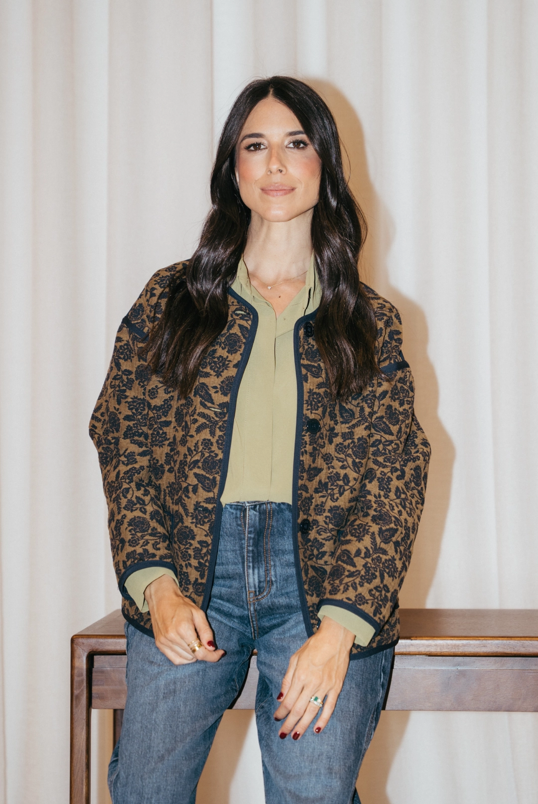 Foto dos de Laura Corsini con el look dos